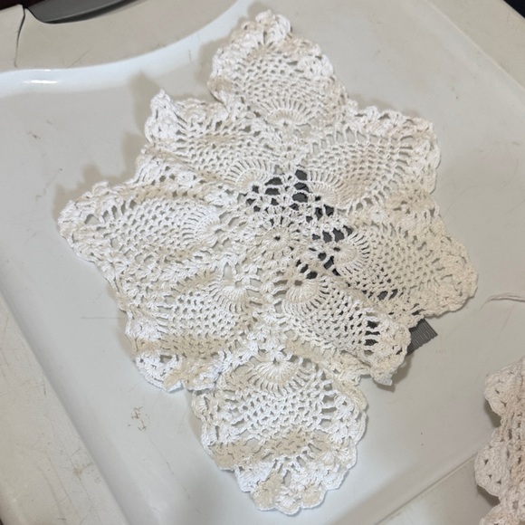 17 Crochet Doilies Set different  sizes and shapes in White - Picture 10 of 12